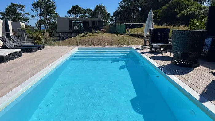 Vista longitudinal de la piscina